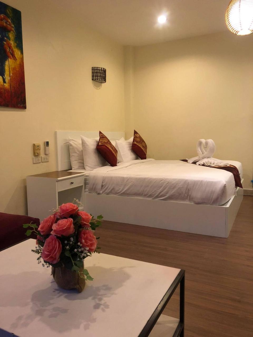 Db Residence Patong Bagian luar foto